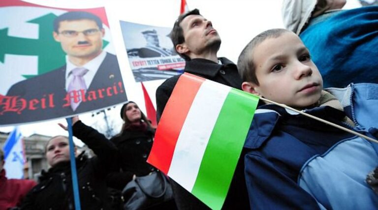 La Hongrie projette une synagogue face à la montée du parti antisémite de la "liste juive" Jobbik