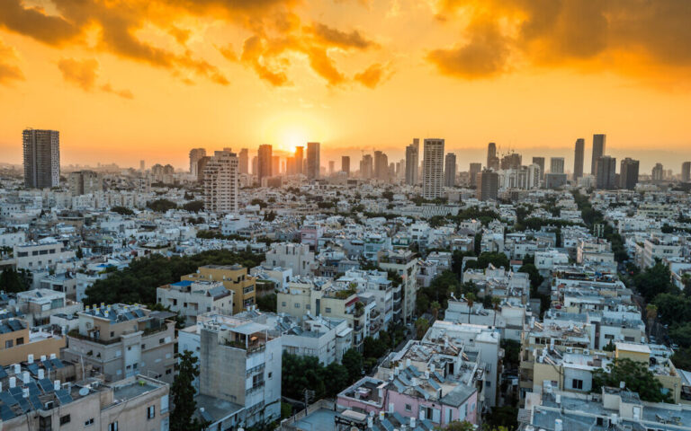 Les craintes d'une bulle sur le marché immobilier de Tel Aviv se dissipent, mais les prix restent surévalués, selon UBS