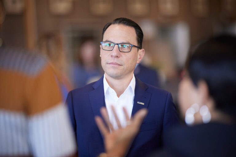 Le tireur de la synagogue de Pittsburgh a été condamné à mort.  Le gouverneur juif de Pennsylvanie reste muet sur la sentence.