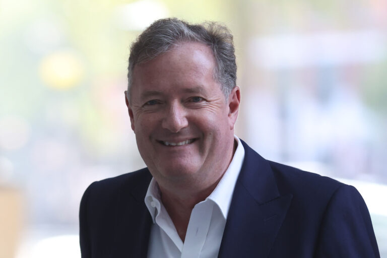 Piers Morgan interroge une femme à propos de sa chanson anti-juive virale.  C'était un bon rappel qu'il ne faut pas discuter avec des idiots