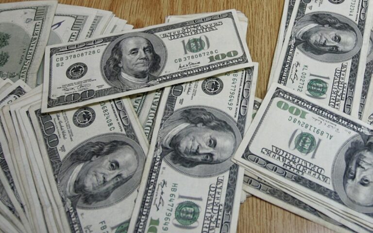 Le shekel tombe à 4 par rapport au dollar, le premier depuis 2015