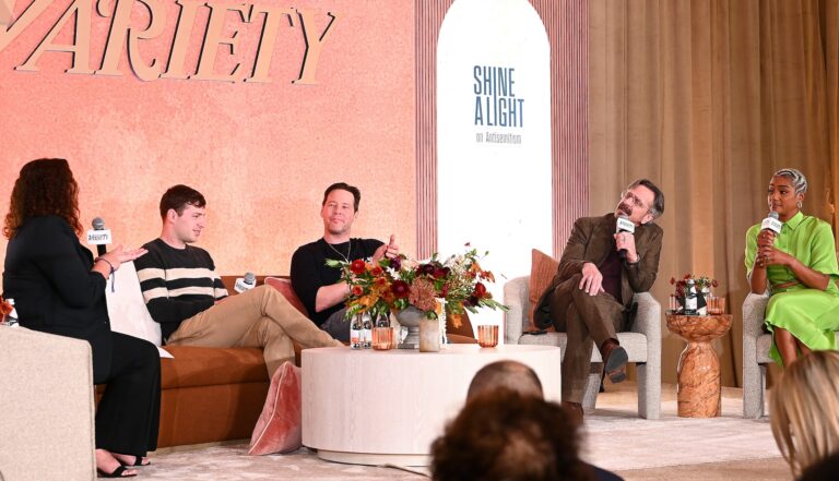 Le sommet hollywoodien de Variety sur l'antisémitisme prend un tournant dans un contexte de guerre en Israël