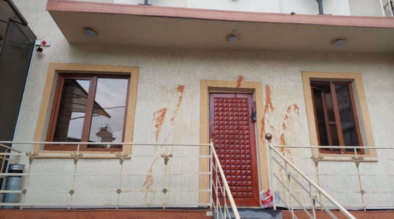 Au milieu du conflit du Haut-Karabakh, une synagogue arménienne dégradée alors que la colère locale face aux ventes d'armes israéliennes à l'Azerbaïdjan grandit