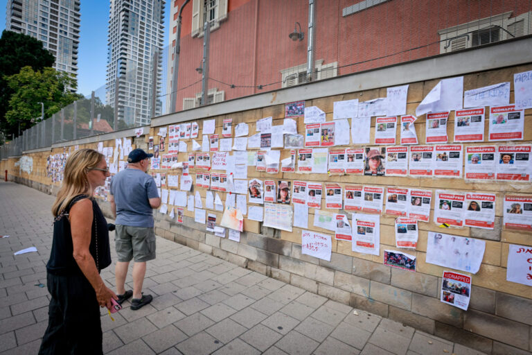 Au moins 199 personnes sont retenues en otage par le Hamas, selon Israël, soit plus que les estimations précédentes