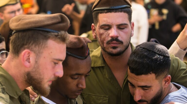 Blinken atterrit en Israël pour promettre son soutien après que les dirigeants se sont engagés à « anéantir » le Hamas dans l’escalade de la guerre