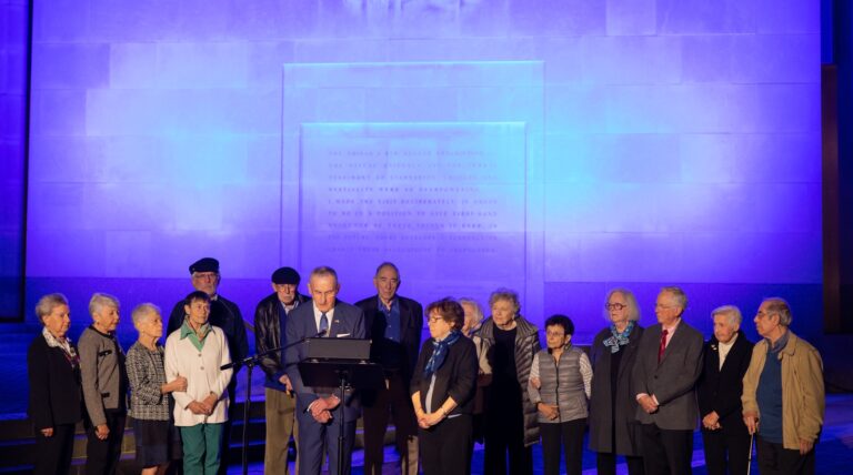 "Ce n'est pas ce à quoi nous nous attendions dans ce dernier chapitre de notre vie" : des survivants de l'Holocauste dénoncent l'invasion du Hamas