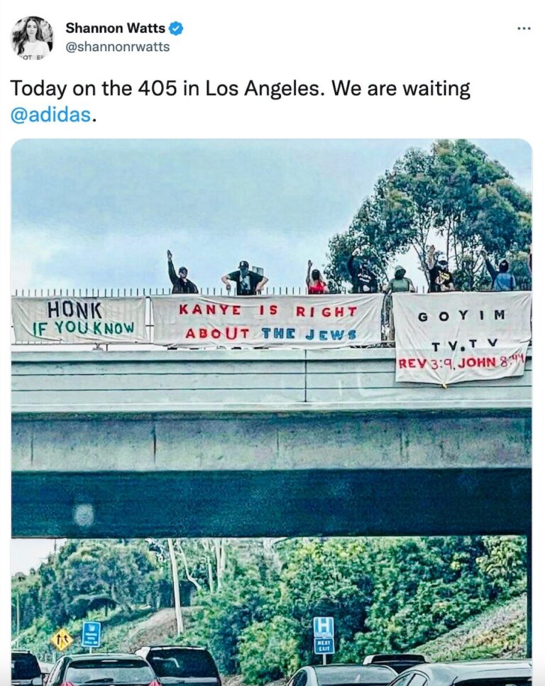"Kanye avait raison à propos des Juifs", déclare un groupe antisémite sur une banderole de l'autoroute de Los Angeles