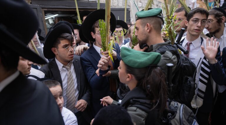 La police israélienne arrête 5 Juifs pour avoir craché sur des pèlerins chrétiens au milieu d'une série d'attaques