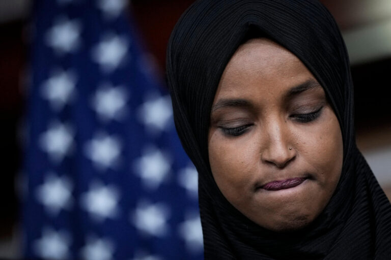 L'antisémitisme n'est pas la raison pour laquelle Ilhan Omar a perdu son siège à la commission