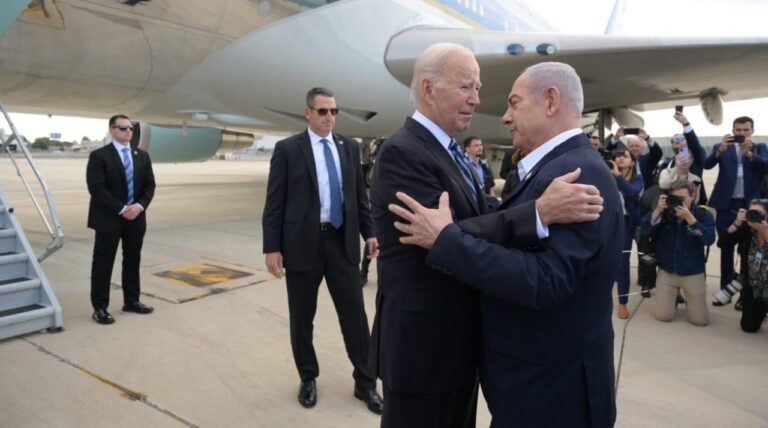 « Vous n'êtes pas seul » : Biden arrive en Israël alors que le Moyen-Orient éclate de colère après l'explosion d'un hôpital