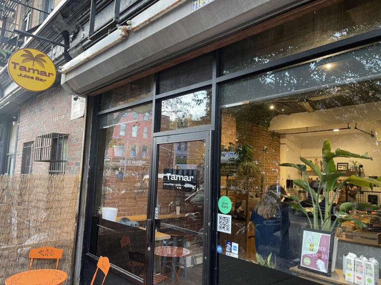 Elle a perdu un ami dans l'attaque du Hamas.  Puis les voisins ont appelé au boycott de son bar à jus « laid zio »