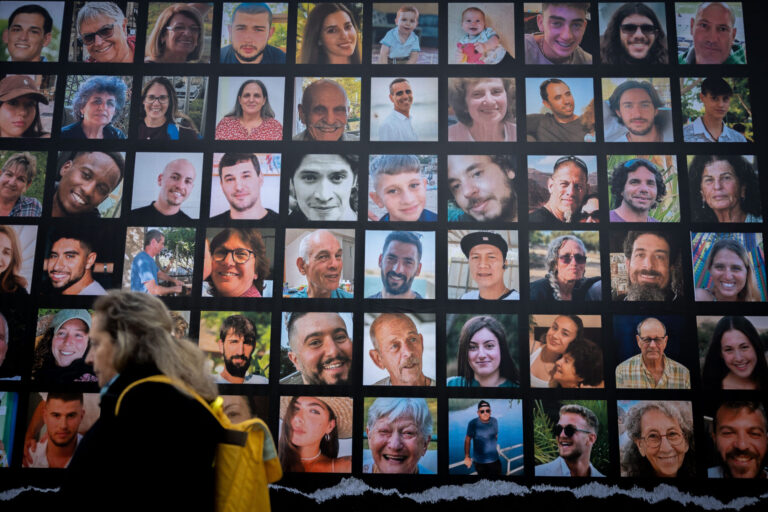 Le calendrier de libération des otages est retardé, prolongeant une attente insoutenable pour leurs familles