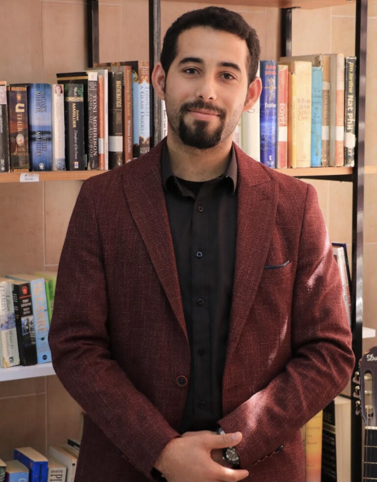 Le poète palestinien qui racontait la vie quotidienne à Gaza libéré après sa capture par Tsahal