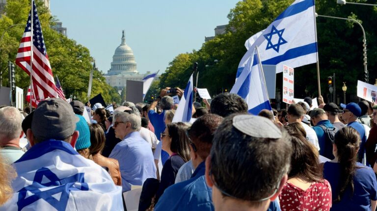 Les trois quarts des Juifs américains craignent que la guerre entre Israël et le Hamas ne rende leurs communautés moins sûres, selon un sondage