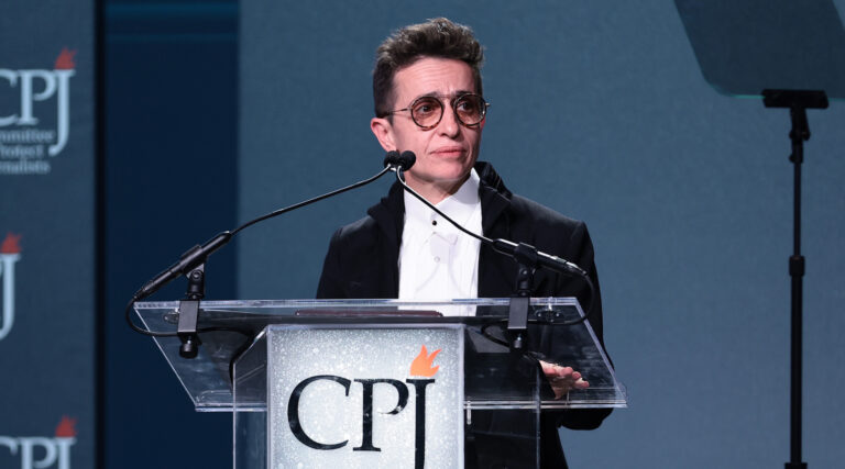 Masha Gessen recevra finalement le prix Hannah Arendt, suite à la controverse sur son essai sur Gaza
