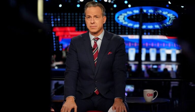 "Ce n'est pas un jeu" : sur CNN, Jake Tapper dit à Marjorie Taylor Greene de ne pas utiliser l'antisémitisme pour marquer des "points politiques"