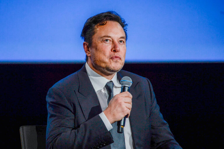 Dans un message supprimé sur la guerre, Elon Musk faisait la promotion de comptes connus pour leur antisémitisme et leur désinformation
