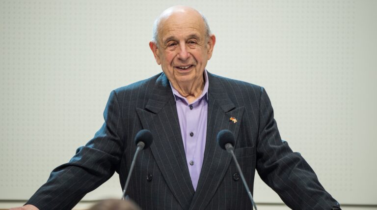 Guy Stern, « Ritchie Boy » de la Seconde Guerre mondiale et célèbre spécialiste de l'Holocauste, est décédé à 101 ans
