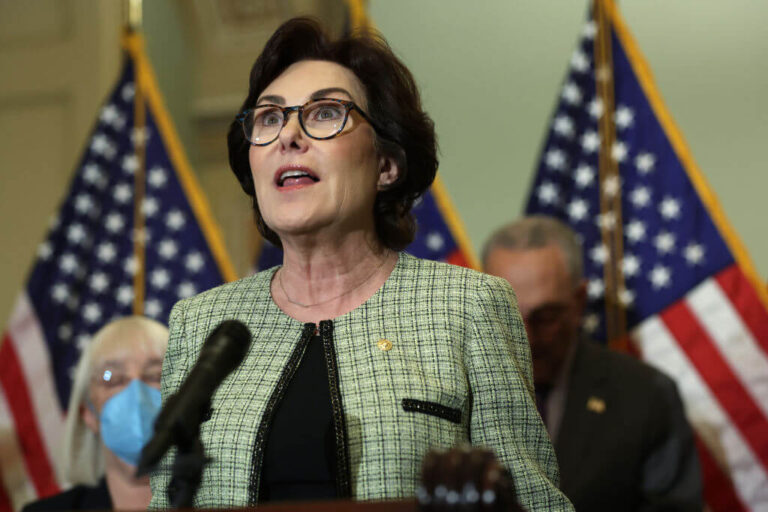 Le gouvernement fédéral accuse un homme de Las Vegas d'avoir proféré des menaces de mort antisémites contre le sénateur Jacky Rosen