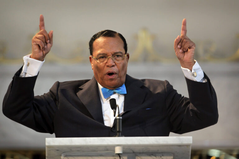 Le leader de la Nation de l'Islam, Louis Farrakhan, poursuit l'ADL et le Centre Wiesenthal pour 4,8 milliards de dollars