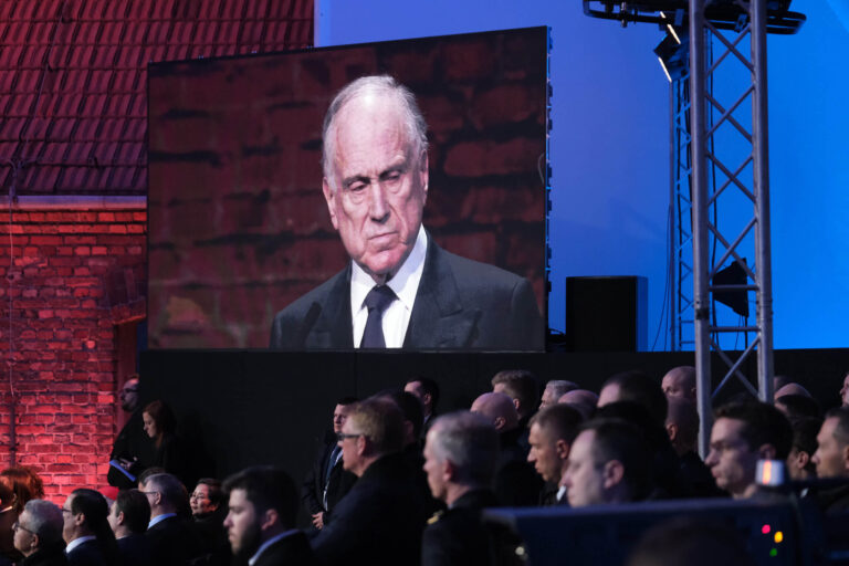 Ronald Lauder a promis 25 millions de dollars pour lutter contre l'antisémitisme.  Où est passé l’argent ?