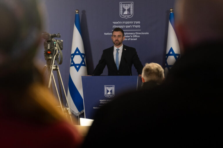 Eylon Levy, le porte-parole avisé d'Israël en langue anglaise, gagne des admirateurs – et serait un ennemi très important