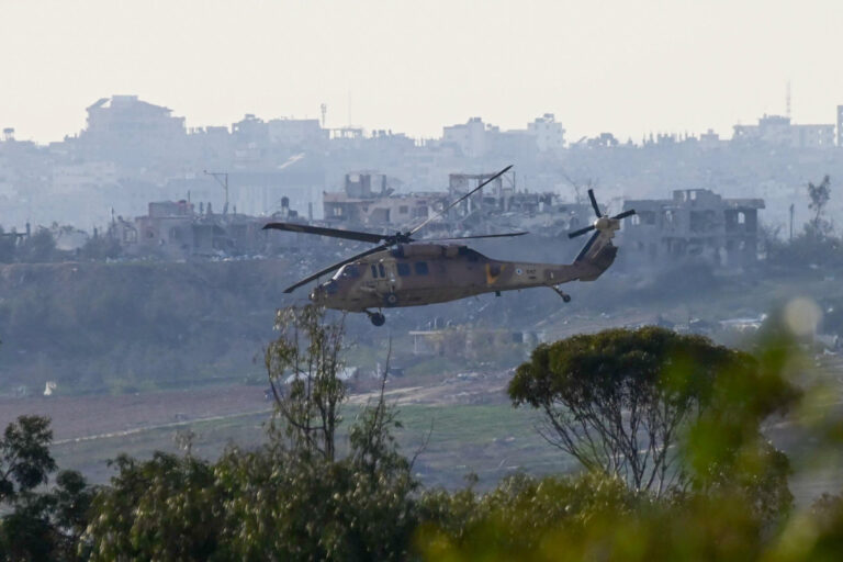 9 soldats israéliens tués à Gaza alors que Tsahal annonce une phase moins intensive et que la frontière libanaise mijote