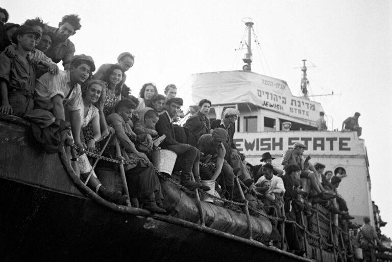 Ce roman est un portrait éclatant des débuts d'Israël.  Maintenant, il est « bombardé de critiques » sur Goodreads