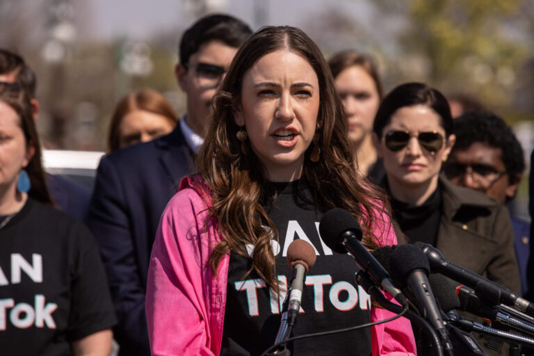 Chaya Raichik, créatrice des Libs of Tiktok, nommée au comité du ministère de l'Éducation de l'Oklahoma