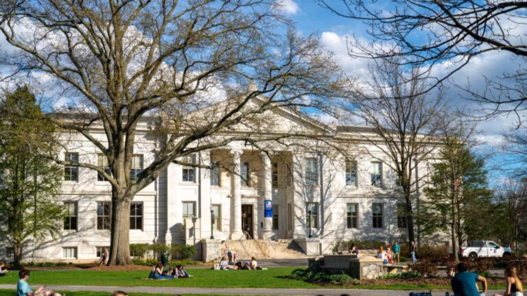 Croix gammées, railleries et harcèlement : des étudiants juifs de l'université américaine dénoncent l'antisémitisme