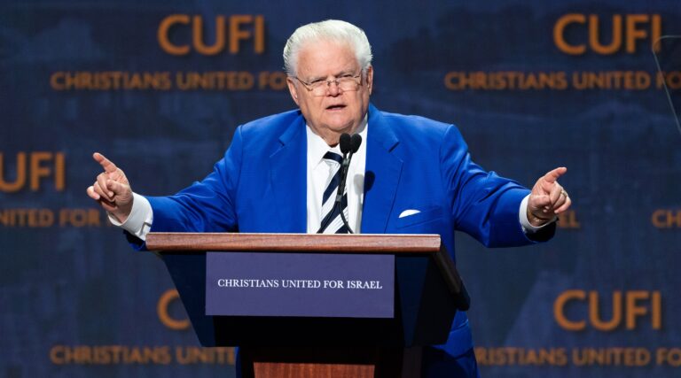 Dans une attaque implicite contre Trump, le leader évangélique pro-israélien John Hagee fustige l'antisémitisme et le racisme parmi les républicains