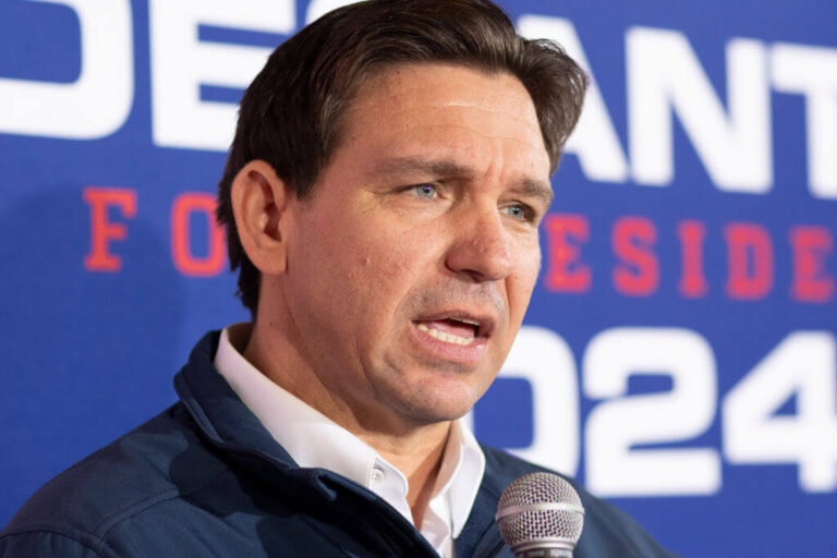 DeSantis quitte la course à la présidentielle, renforçant potentiellement le soutien de Nikki Haley parmi les républicains juifs anti-Trump
