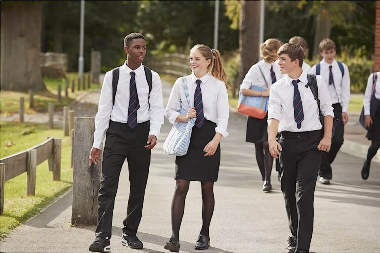 Des groupes de défense juifs travaillent avec des lycées privés sur l'antisémitisme