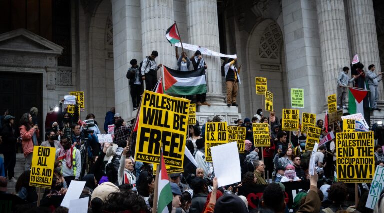 Des manifestants pro-palestiniens ciblent le centre de cancérologie Memorial Sloan Kettering, l'accusant de « génocide »