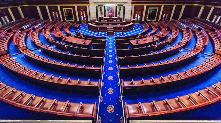 House appelle les présidents du MIT et de Harvard à démissionner en raison de l'antisémitisme sur les campus, avec 125 démocrates votant contre