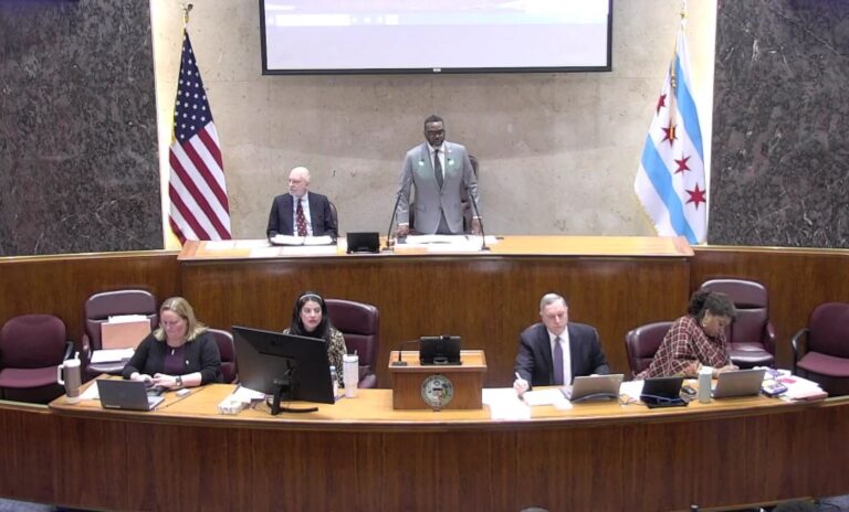 Le conseil de Chicago vote en faveur d'un cessez-le-feu, ce qui en fait la plus grande ville à en approuver un.