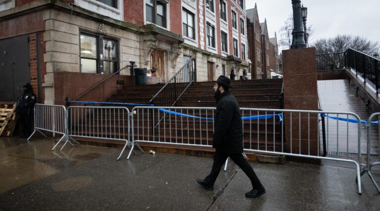 Les enquêteurs de New York découvrent un tunnel souterrain de 20 mètres sous un bâtiment à côté du siège de Habad