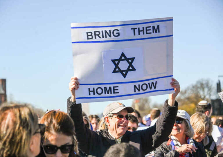 Les soldats israéliens la chantent à Gaza et les Juifs américains dans les synagogues : une chanson juive prend son envol en temps de crise