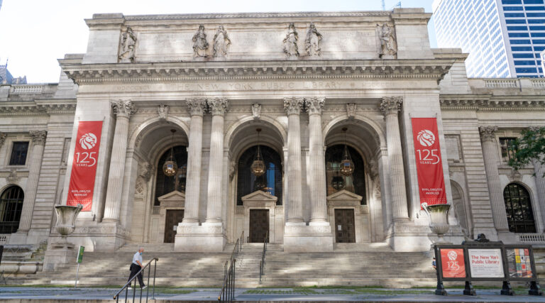 Non, les bibliothèques de New York ne ferment pas à cause du financement d'Israël