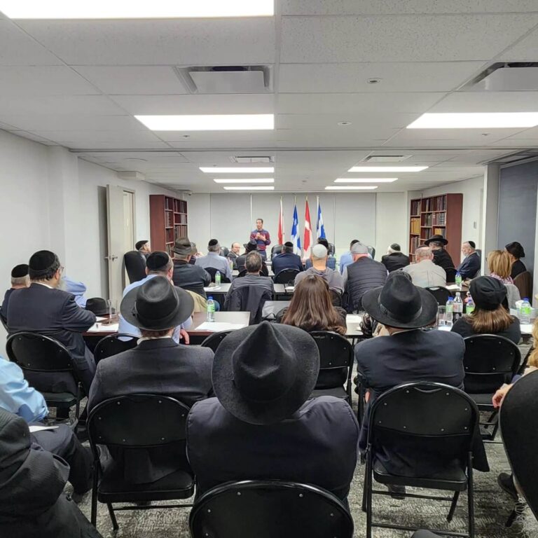 "Nous ne nous laisserons pas intimider", déclare le rabbin après le cocktail Molotov lancé au JCC de Montréal