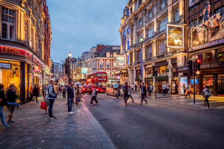 Pourquoi la police de Londres a-t-elle mis une demi-heure pour répondre à une attaque antisémite malgré 10 appels téléphoniques à l'aide ?