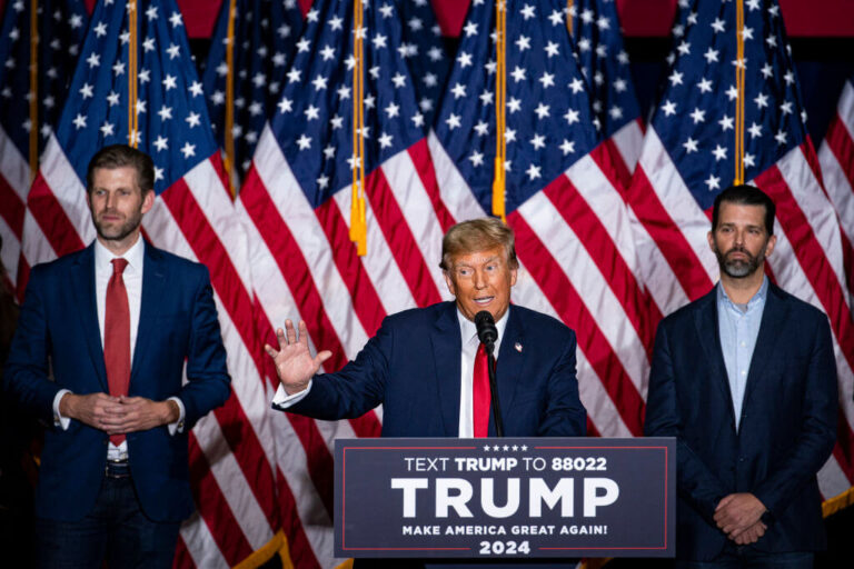 Trump triomphe dans l'Iowa, promettant de mettre fin au conflit israélien "très rapidement" et atténuant les espoirs de la favorite pro-israélienne Nikki Haley