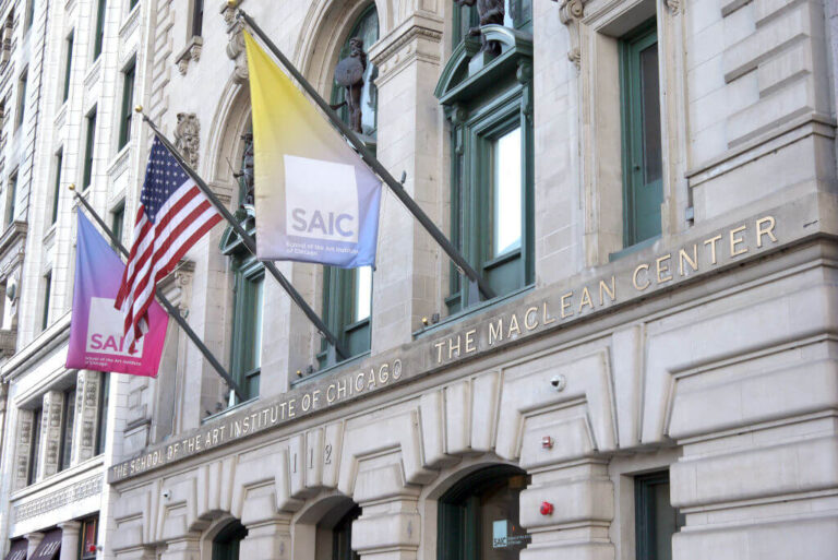 Une étudiante israélienne poursuit l'école d'art de Chicago, affirmant que le professeur l'a ciblée avec des images anti-israéliennes