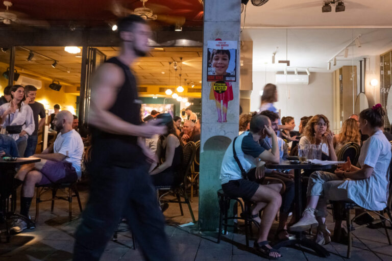 "Je veux me marier avant qu'une roquette ne s'abatte sur ma tête" : la guerre a exacerbé la passion d'Israël pour les rencontres