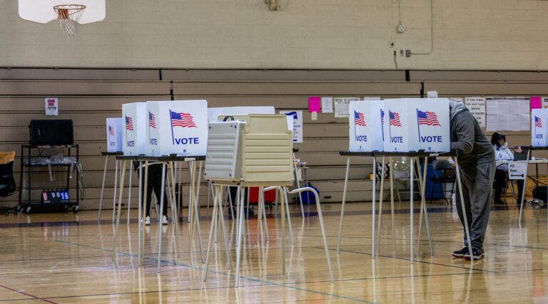 Rencontrez les Juifs du Michigan qui soutiennent une campagne visant à faire pression sur Biden sur Israël en votant « Non engagé » à la primaire