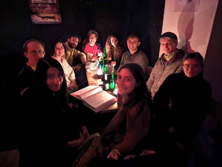 On peut désormais entendre des gens parler yiddish dans les bars de Berlin.