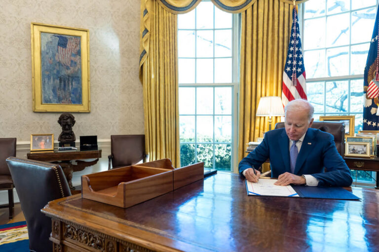 Analyse : 4 choses à savoir sur les sanctions de Biden contre les colons de Cisjordanie