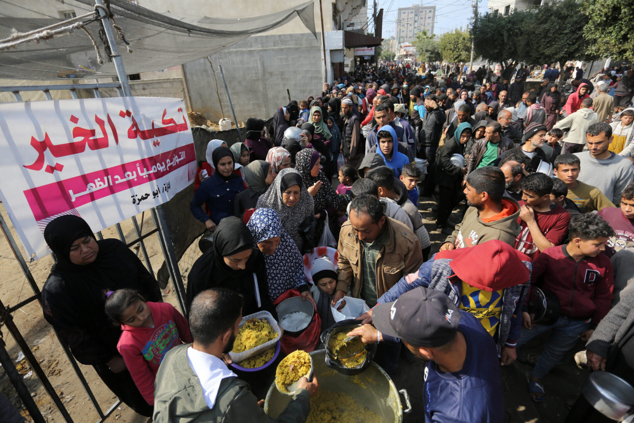 Des dizaines de personnes meurent dans la bousculade humanitaire à Gaza alors que la crise humanitaire provoquée par la guerre s'aggrave