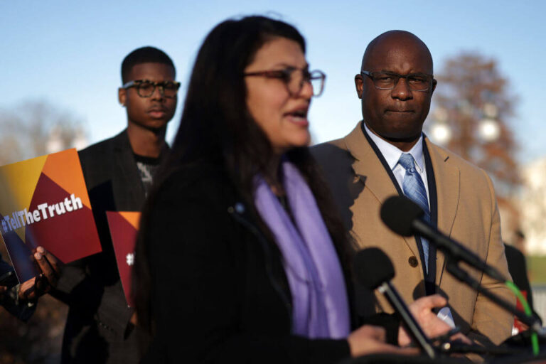 Jamaal Bowman, en perte de popularité parmi les partisans d'Israël, fait équipe avec Rashida Tlaib