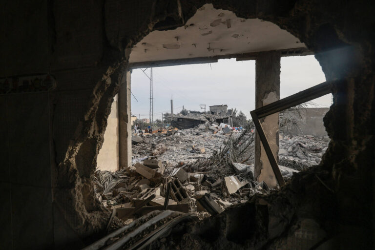 Je ressens moins de clarté morale que jamais sur la guerre.  Suis-je seul ?